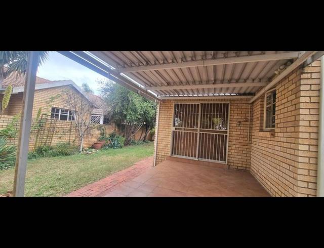 3 BEDROOM HOUSE FOR SALE IN THATCHFIELD